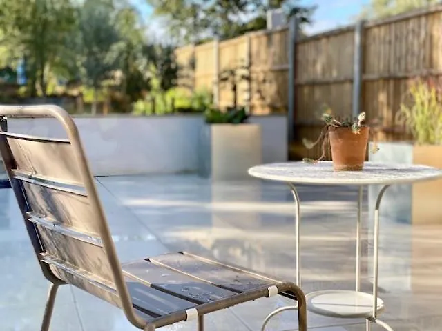 72 Ashley Road Bed & Breakfast Newmarket 