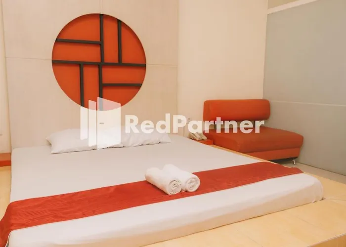 Pits Hotel Mitra Reddoorz Near Atom Mall Surabaya