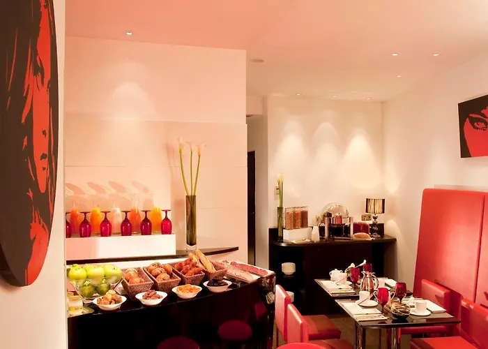 Villathena Paris