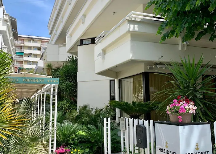 Hotel President - Vintage Hotel In Centro Riccione