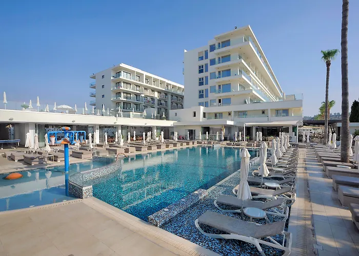 Nelia Beach Hotel & Spa Ajía Nápa