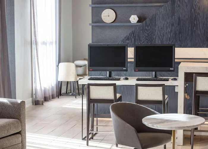 Doubletree By Hilton Boston Logan Airport Chelsea Hotel