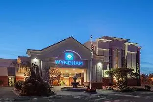 Wyndham Visalia Hotel