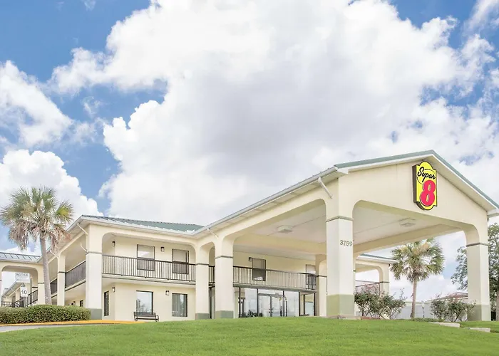 Super 8 By Wyndham Mobile Hotel