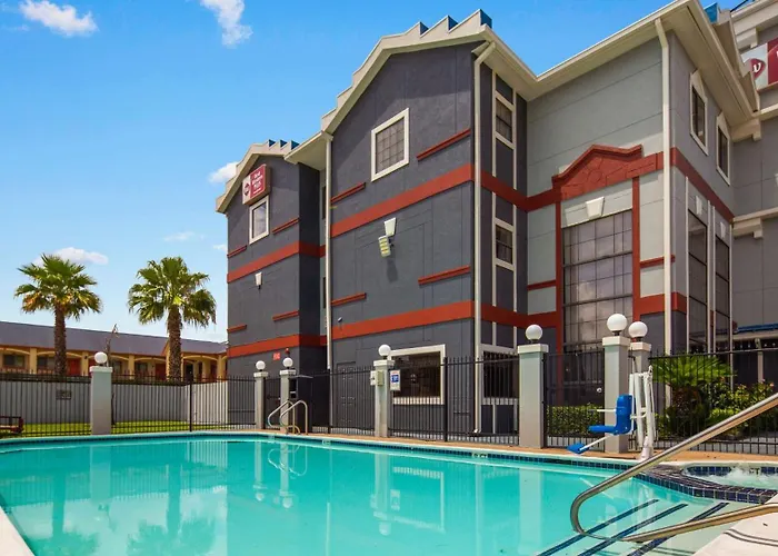 Best Western Plus Northwest Inn & Suites Houston