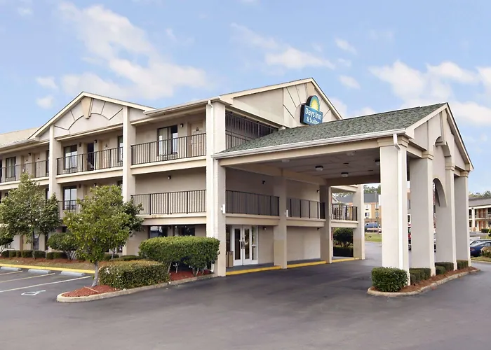 Days Inn & Suites By Wyndham Mobile Tillmans Corner