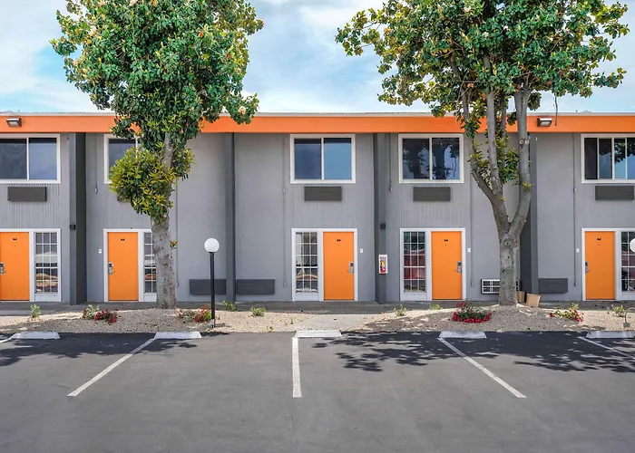 Clarion Pointe Fresno Near Yosemite Hotel