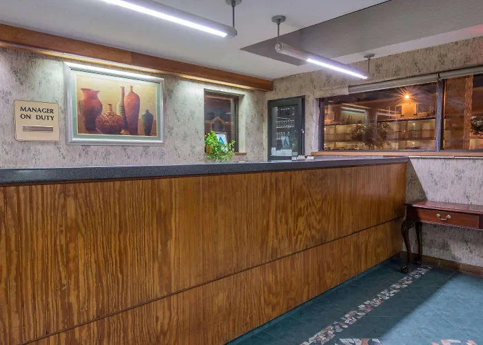 Days Inn By Wyndham Hurstbourne Louisville