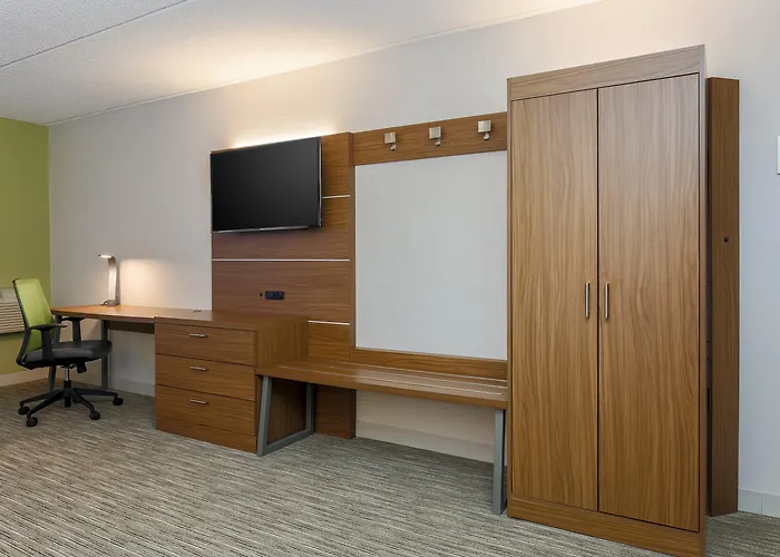 Holiday Inn Express Milwaukee - West Medical Center By Ihg Wauwatosa