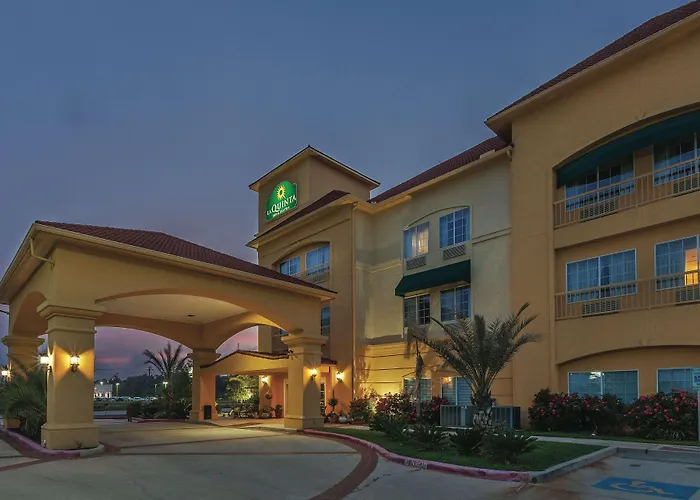 La Quinta By Wyndham Livingston Hotel