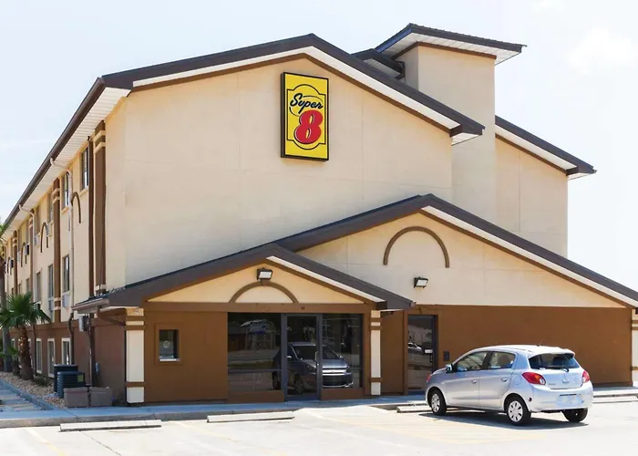Super 8 By Wyndham Brunswick/St Simons Island Area Hotel