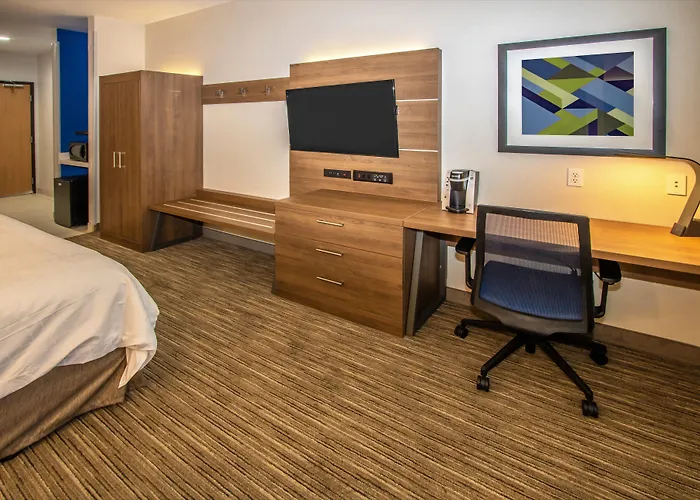 Holiday Inn Express Hotel & Suites Roseville - Galleria Area By Ihg