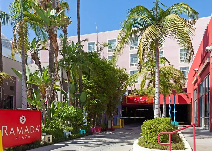 Ramada Plaza By Wyndham West Hollywood Hotel & Suites Los Ángeles