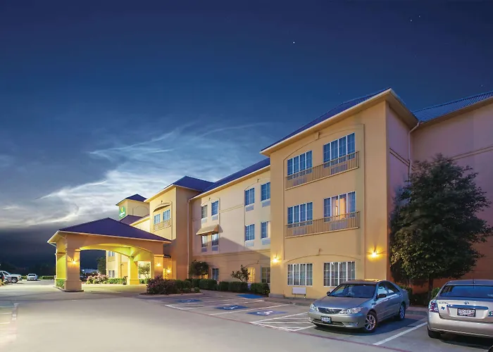 La Quinta By Wyndham Hillsboro Hotel