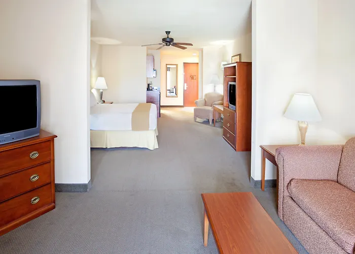 Holiday Inn Express & Suites Kerrville