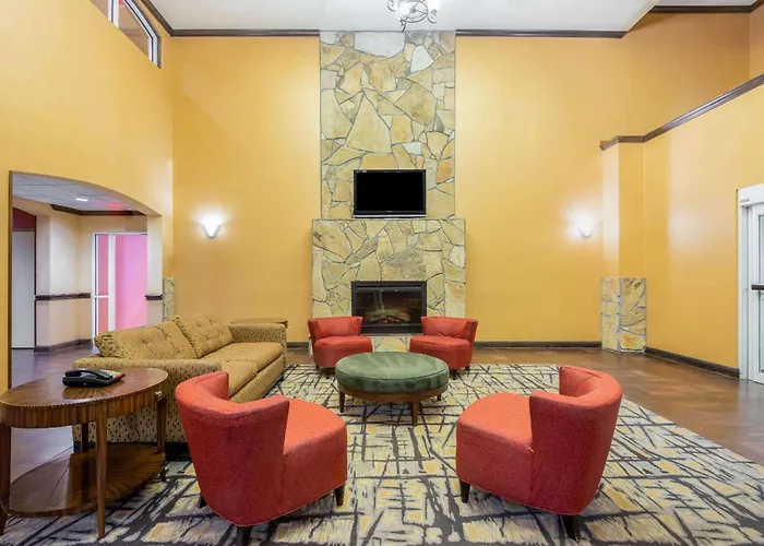 La Quinta By Wyndham Eastland Hotel