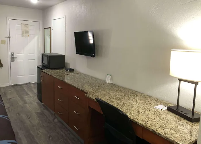 Super 8 By Wyndham - Canton, Texas