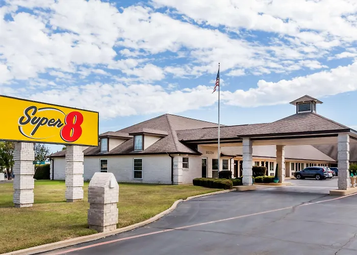 Super 8 By Wyndham Cleburne Motel