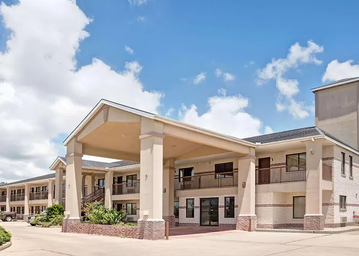 Days Inn By Wyndham El Campo Tx