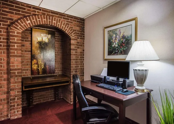 Ramada By Wyndham Ligonier Hotel