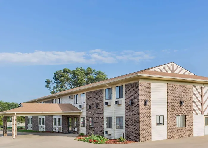 Super 8 By Wyndham Madison Hotel