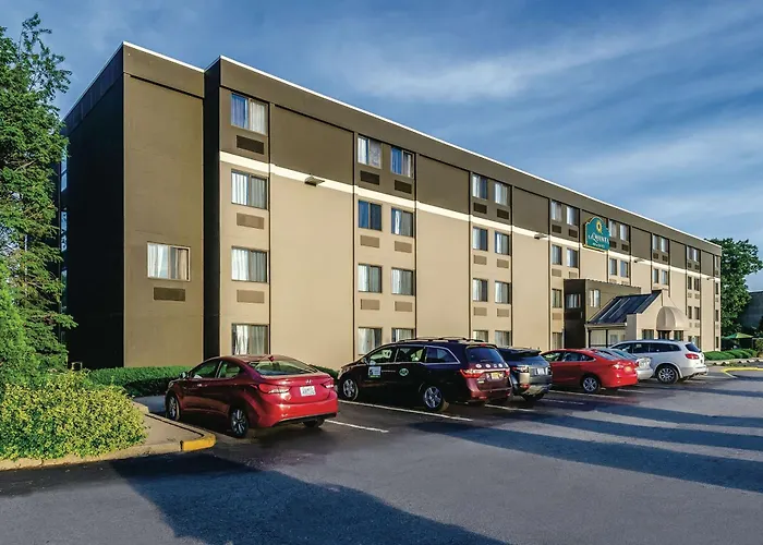 La Quinta By Wyndham Warwick Providence Airport Hotel