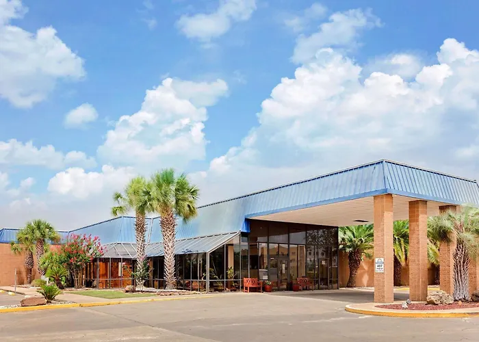 Days Inn By Wyndham Bay City