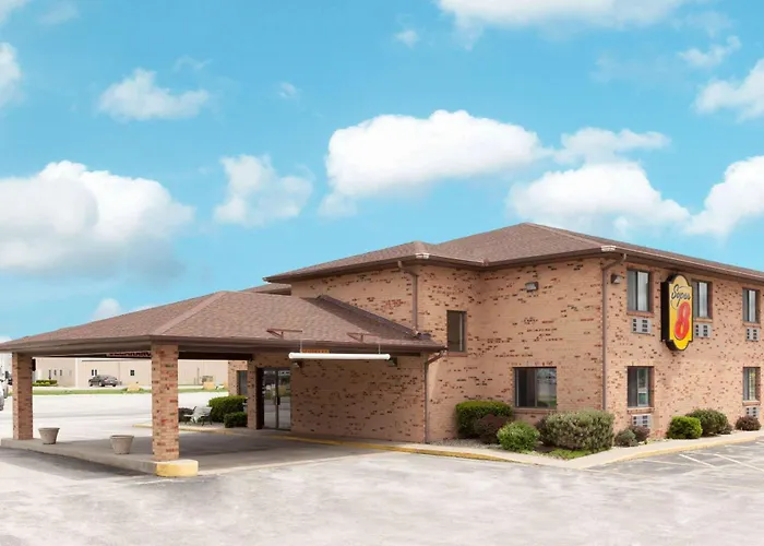 Super 8 By Wyndham Gilman Hotel