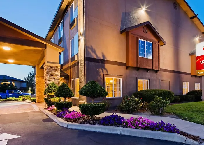 Best Western Plus Rama Inn & Suites Oakdale