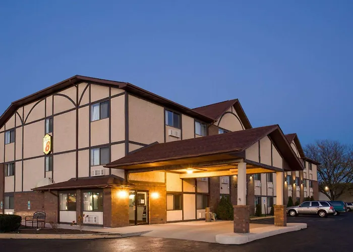 Super 8 By Wyndham Woodstock Hotel