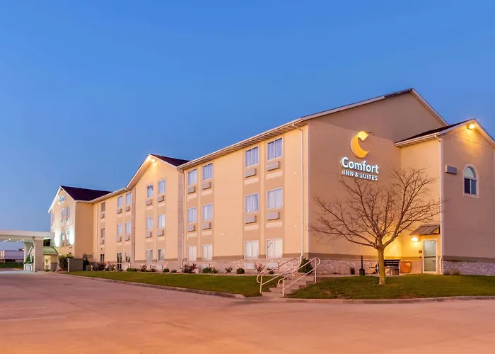 Comfort Inn & Suites Near Route 66 Lincoln