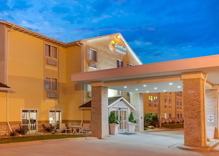 Comfort Inn & Suites Near Route 66 Lincoln