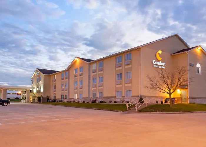 Comfort Inn & Suites Near Route 66 Lincoln