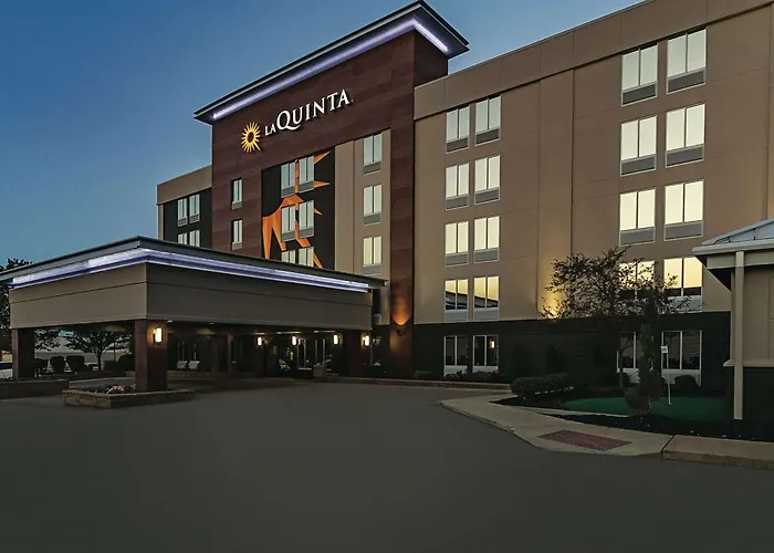 La Quinta Inn & Suites By Wyndham Cleveland Airport West North Olmsted