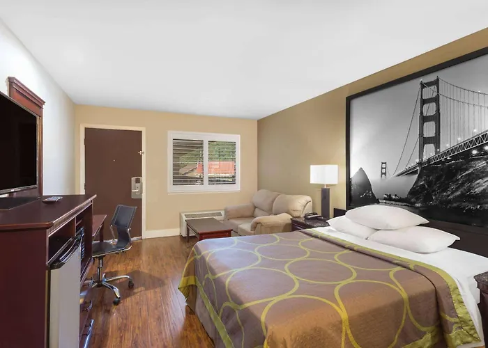 Super 8 By Wyndham Martinez Motel