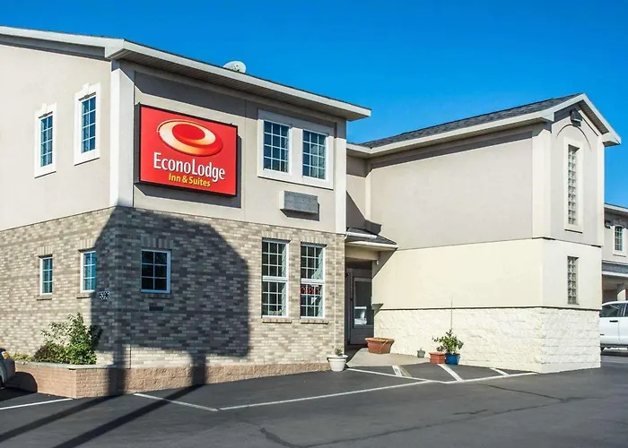 Econo Lodge & Suites Airport North Syracuse