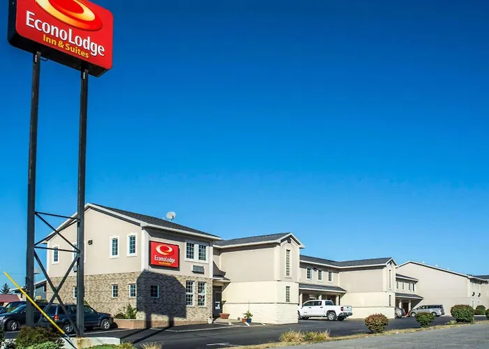 Econo Lodge & Suites Airport North Syracuse