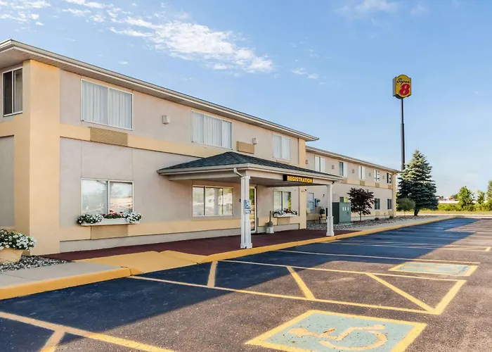 Super 8 By Wyndham Ionia Mi Hotel