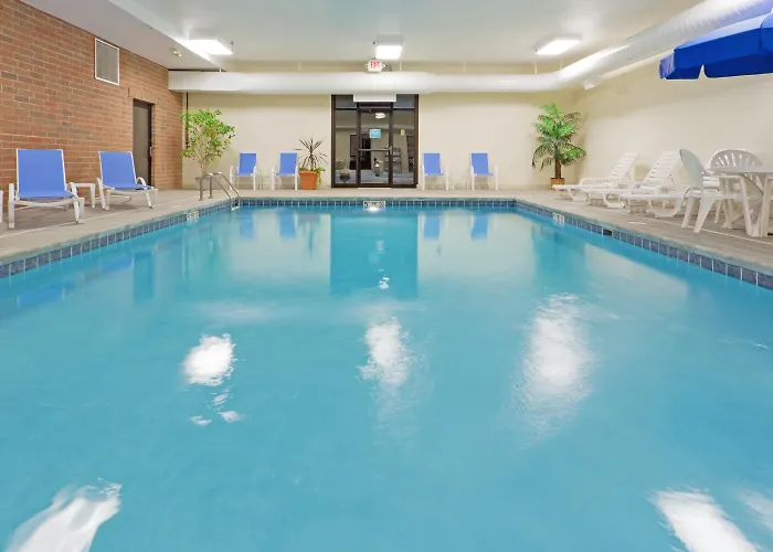 Holiday Inn Express Hotel & Suites Kent State University