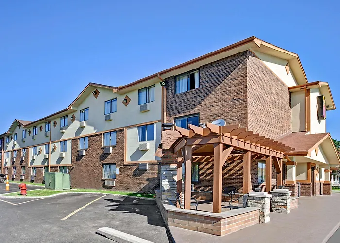 Super 8 By Wyndham Roseville/Detroit Area