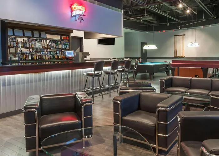 Super 8 By Wyndham Edmonton/West Hotel