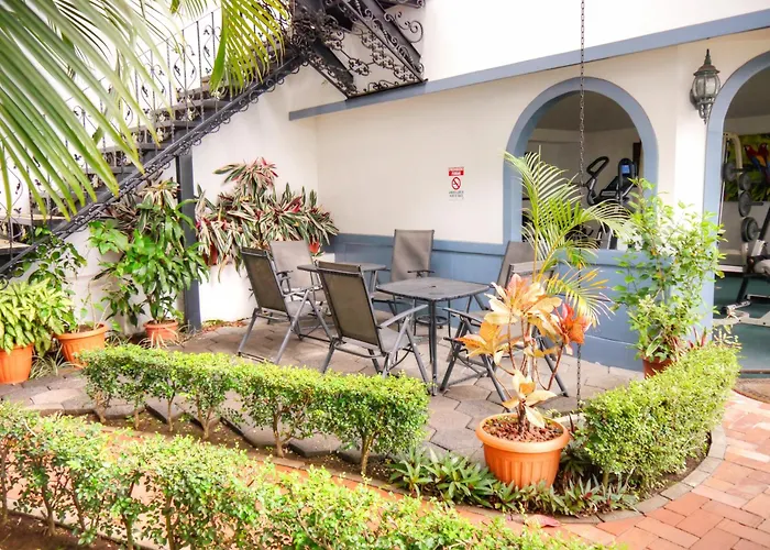Hotel Santo Tomas / Historical Property San José