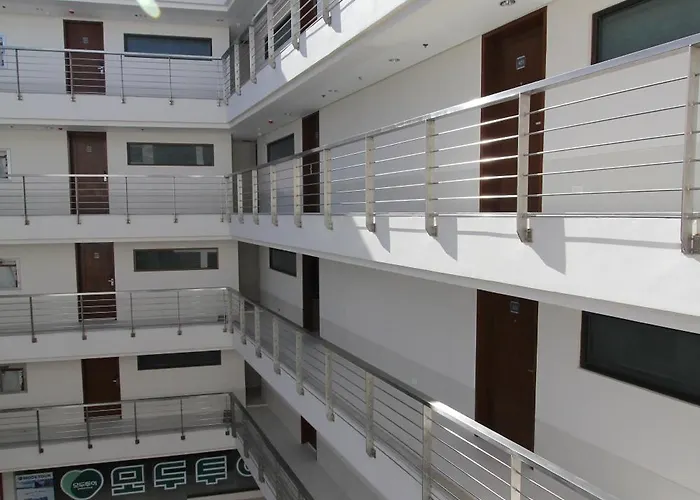 Crown Regency Courtyard Resort Balabag 