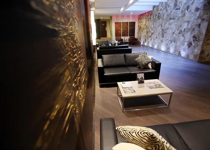Hotel Reina Isabel Quito