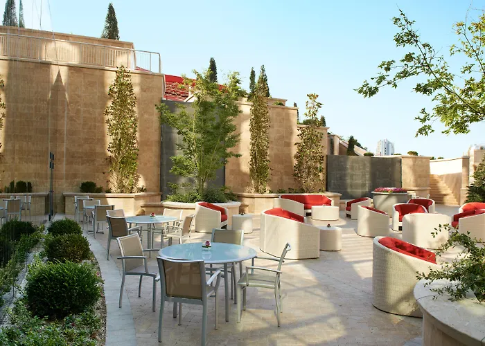 Fairmont Baku, Flame Towers Hotel