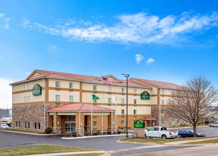 La Quinta By Wyndham Rockford Hotel