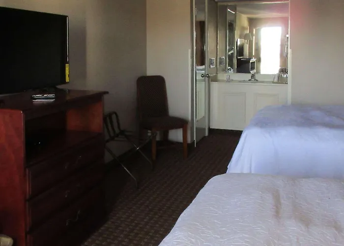 Super 8 By Wyndham Manchester Tn