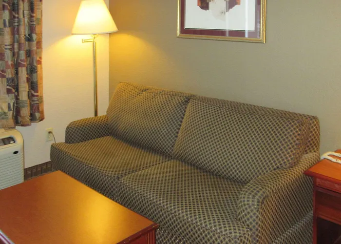 Super 8 By Wyndham Manchester Tn