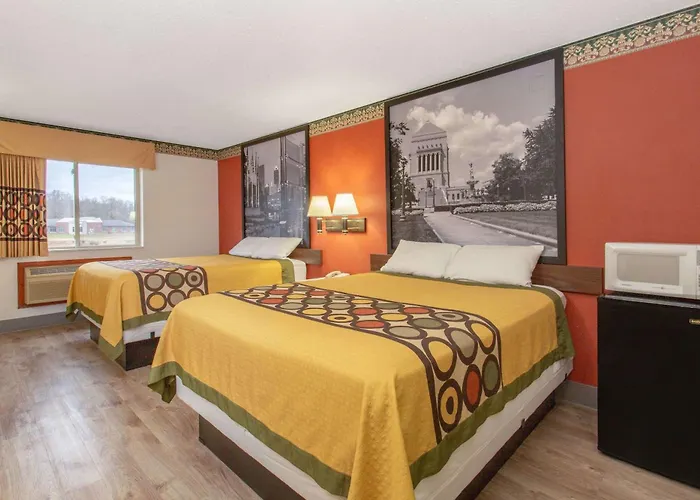 Super 8 By Wyndham Bedford Hotel