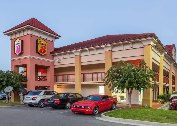 Super 8 By Wyndham Dalton/Convention Center Area Hotel